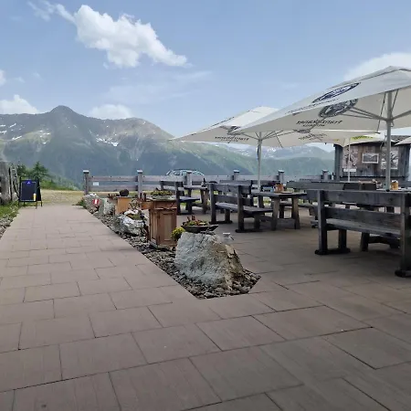 Almgasthaus Glocknerblick イン *